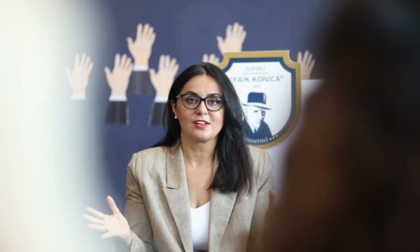 Raportimet për parregullsi në testin e maturës, Lushaku kritikon qeverinë: S’e ka prioritet arsimin, problemin e kopjimit e zgjidh me një tender