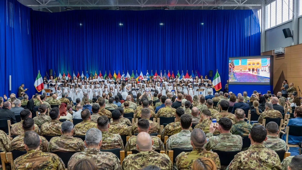 Përmes muzikës dhe vallëzimit, KFOR-i italian promovon paqen në Kosovë