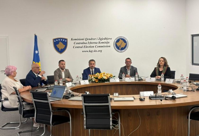 Radoniqi: Procesi zgjedhor po zhvillohet sipas planifikimeve, deri në orën 11:00 kanë votuar mbi 162 mijë qytetarë