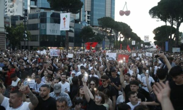 Sot protestohet sërish kundër projektit në Zvërnec: Mbrojmë tokën, njerëzit, të ardhmen