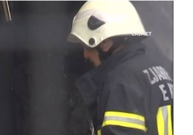 Zjarr tek lokalet e Llesnës në Ulpianë, zona mbulohet nga tymi – intervenojnë zjarrfikësit
