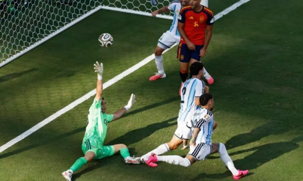 FIFA i përzgjedh 12 golat më të bukur të Botërorit, cili ishte më spektakolari?