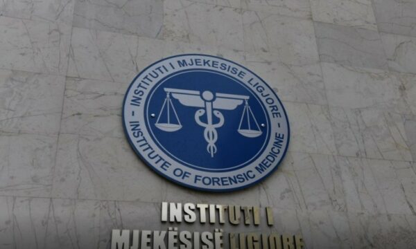 Zjarret e 2023-ës paralizuan laboratorët e IML-së, mbi 700 raste në pritje