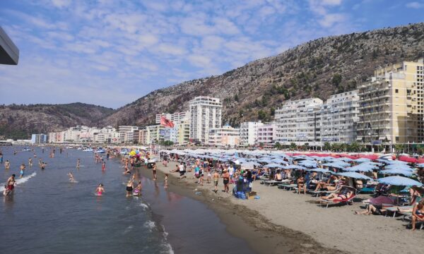Shpëtohen nëna dhe djali i mitur në Shëngjin, rrezikuan të mbyteshin në det