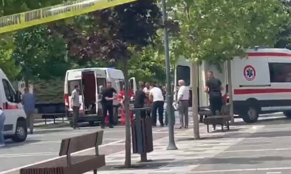 Dyshohet për të shtëna në Podujevë, një person transportohet nga emergjenca