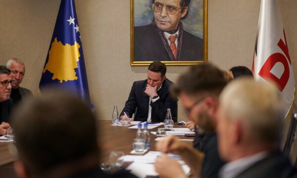Ish-deputetja e LDK’së: Mbi 150 nënshkrime janë të konfirmuara për shkarkimin e Abdixhikut