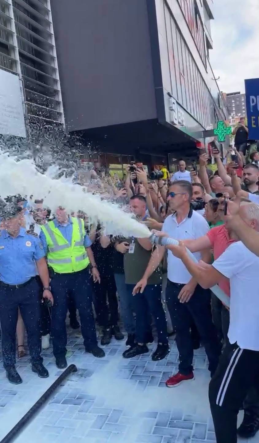 Haradinaj: Qeveria në detyrë me qasje armiqësore po godet direkt prodhuesin vendor – derdhja e qumështit e dhimbshme