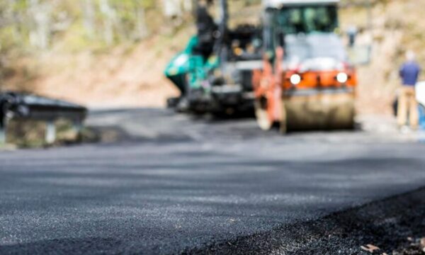 Mbyllet përkohësisht qarkullimi në rrugën Brezovicë – Prevallë, do të asfaltohet një segment rrugor