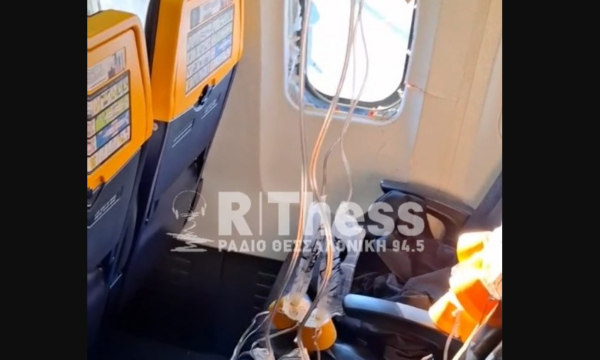 Një defekt në motor e detyron aeroplanin e Ryanair të kthehet në Selanik, lëndohet një person pasi thyhet edhe një dritare