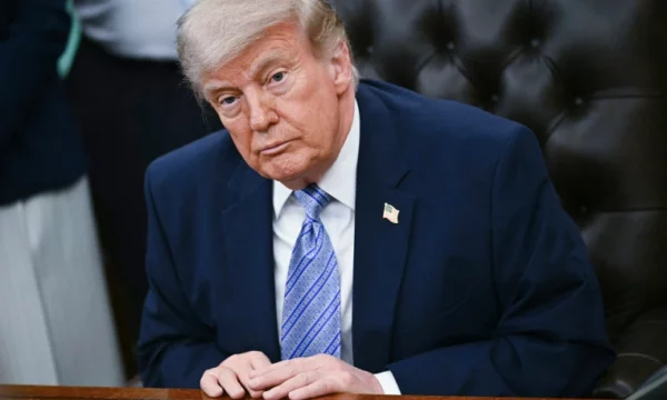 Trumpi kërcënon që koston e dëmit nga tymi i zjarreve t’ia ngarkojë Kanadasë në taksa