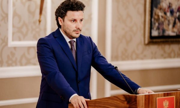 I dha shtetësi të nderit biznesmenit kosovar, Abazoviq merret në pyetje nga policia speciale malazeze