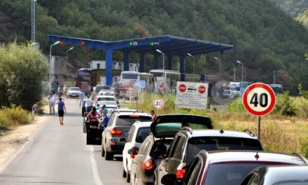 Rritet fluksi në kufi, kaq po presin mërgimtarët në pikat kufitare