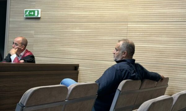 Shpend Ahmeti dënohet me 2 vite burgim dhe 5 mijë euro gjobë