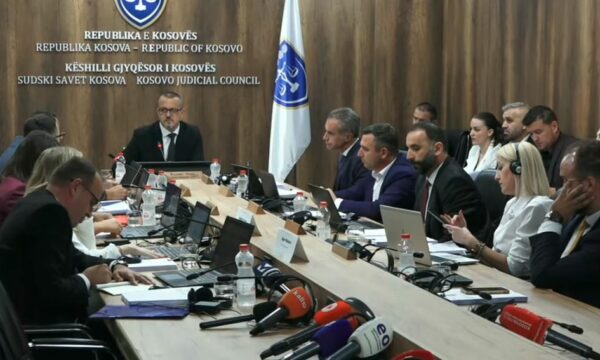 Fillon mbledhja e KGjK-së ku vendoset për fatin e gjyqtarëve serbë