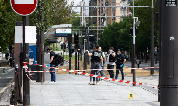 Sulm me thikë në Paris, Policia arreston autorin që bërtiti “Allahu më komandoi”
