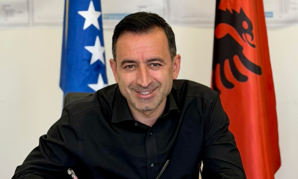 Dimal Basha e “inauguron” në facebook projektin më të cilin krenohet më së shumti Ardian Gjini: E financuam në tërësi