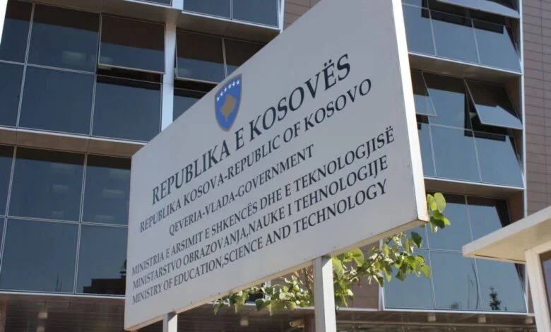 Rezultatet e testit të arritshmërisë, nxënësit dhanë më shumë rezultat në anglisht se sa në shqip
