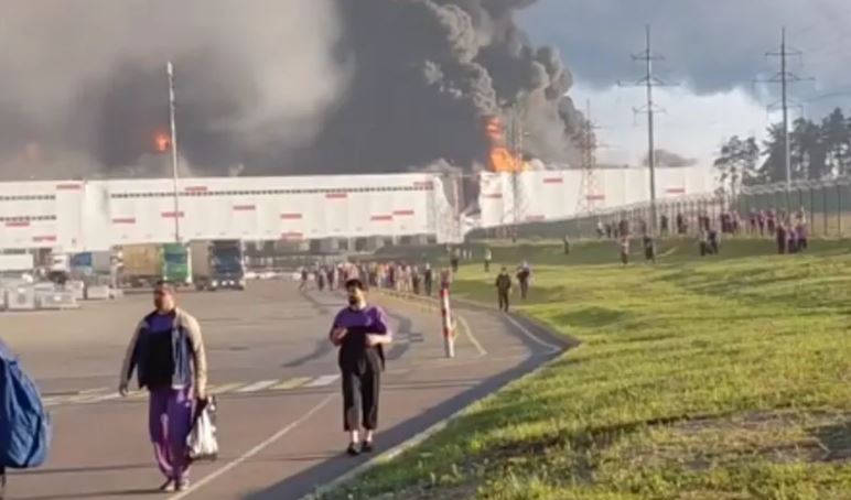 Flakë dhe kaos në depot ruse: Sulmet me dronë lënë 8 të vdekur dhe 62 të plagosur