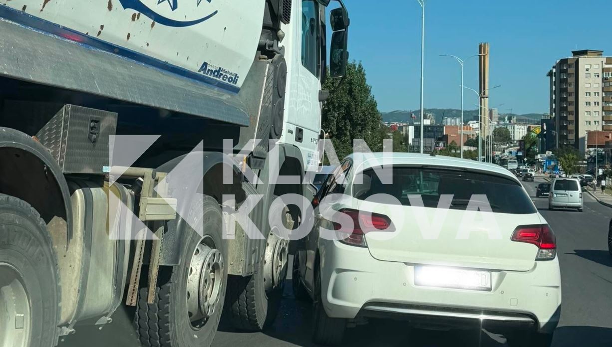 Aksident mes veturës dhe kamionit në Prishtinë, krijohen kolona