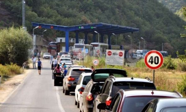 Gjendja në kufi: Pritje deri në 50 minuta te Dheu i Bardhë