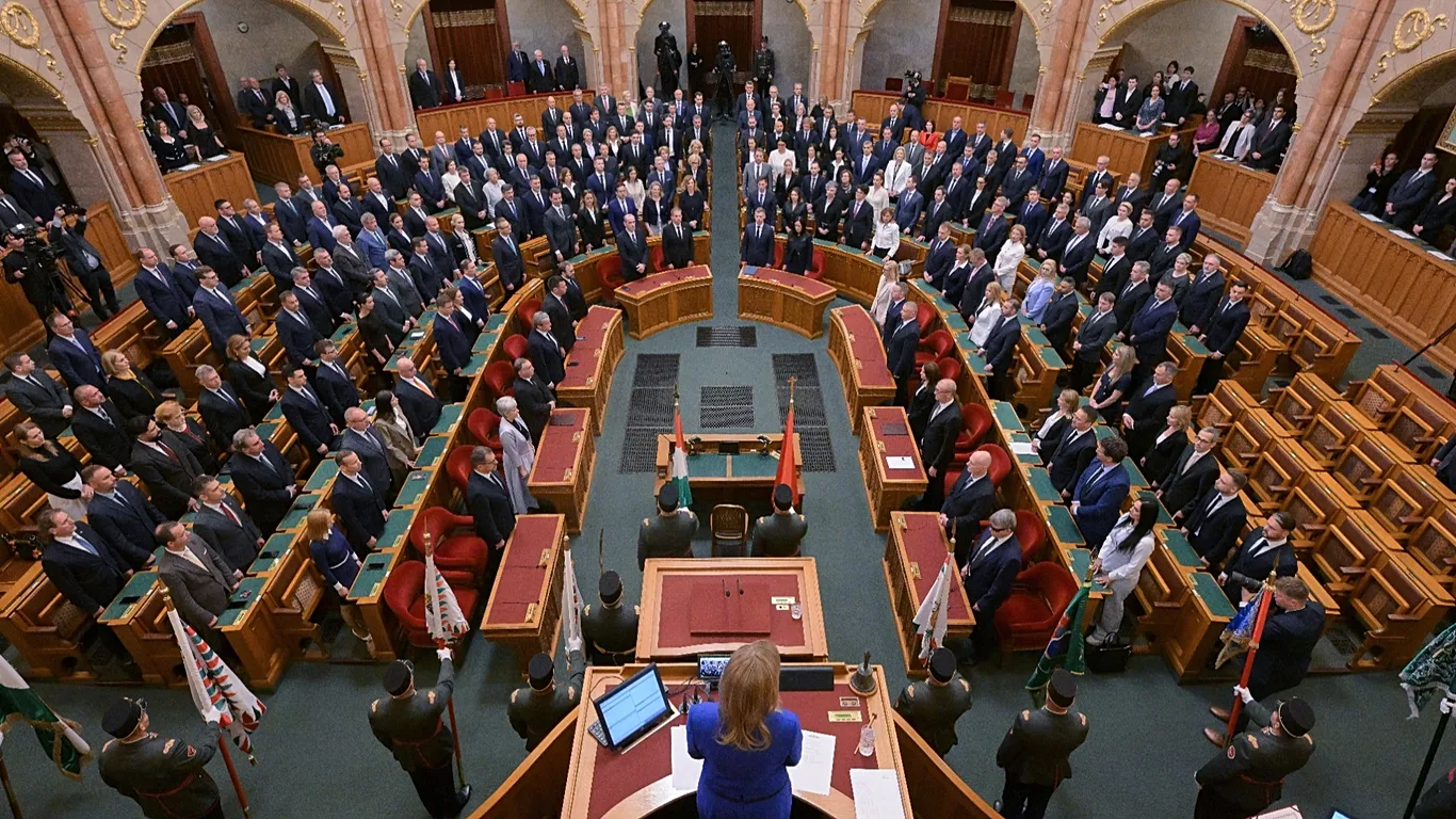 Hungaria synon ndryshime kushtetuese për të kufizuar ndikimin e Orbanit