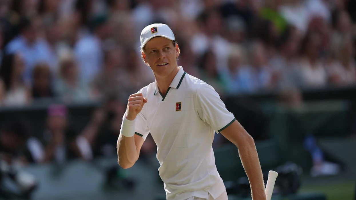 Jannik Sinner mbron fronin në Wimbledon, mposht Zverevin në një finale spektakolare