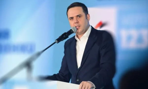 Abdixhiku flet në Kuvend: Asnjë veprim e vendim s’e kam marrë duke menduar për veten përpara LDK’së