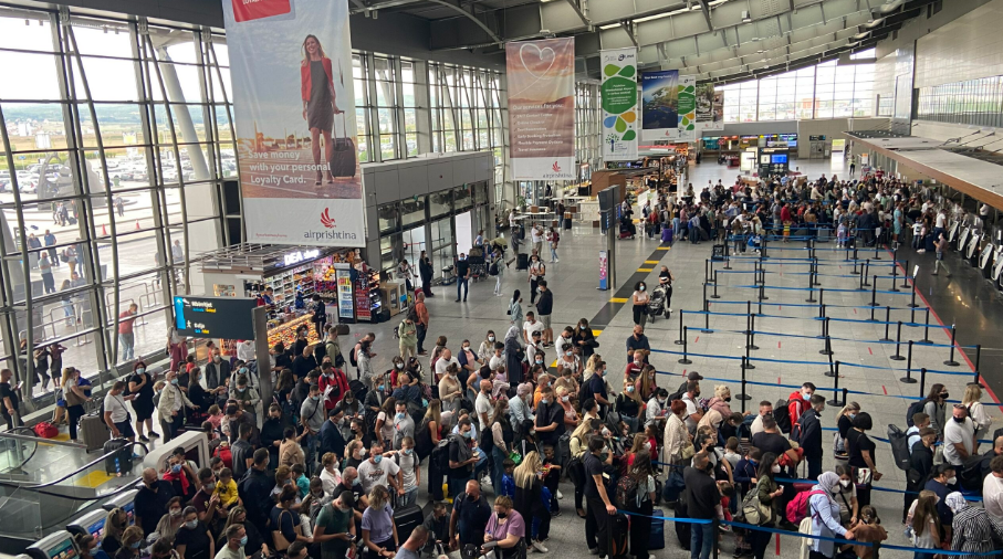 Aeroporti i Prishtinës përgatitet për fluksin veror, priten miliona udhëtarë dhe linja të reja