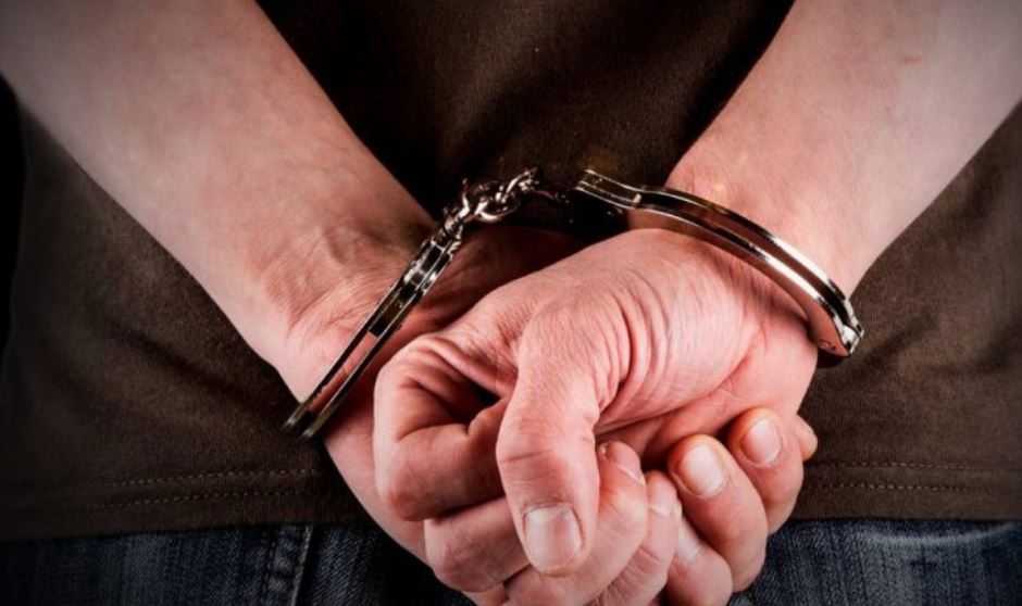 Shkon në shtëpinë e saj dhe kanos babain, arrestohet shtetasi maqedonas në Podujevë