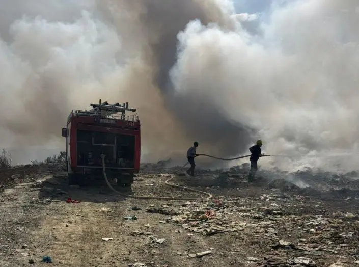 Deponia në Trokan të Dragashit përfshihet nga zjarri, kryetari kërkon ndihmë në shuarjen e tij