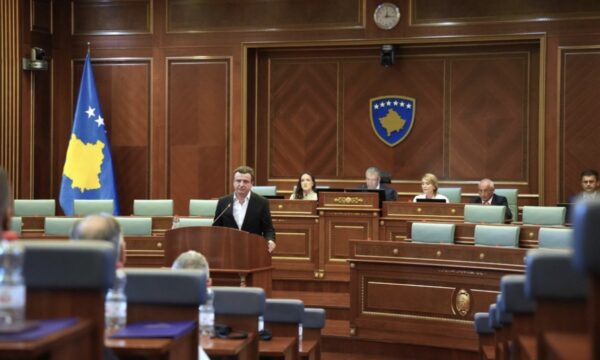 Kurti të premten goditi kërkesat e LDK-së, të shtunën partive u bëri lutje publike për takim – a do të ulen më bashkë?