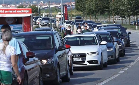Pritje në dalje të Kosovës, deri në 1 orë në Dheun e Bardhë dhe 30 minuta në Merdare