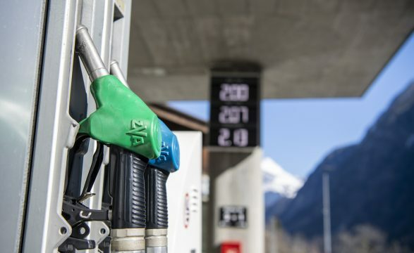 Çmimi i benzinës rritet sërish në Zvicër, i afrohet 2 frangave për litër