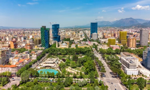 Kosova kryeson listën, mbi 7,300 kosovarë me leje qëndrimi në Shqipëri