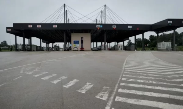 Pikat kufitare pa kolona të gjata, pritjet në Merdarë deri në 30 minuta