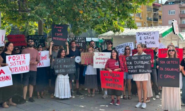 Nis protesta kundër vrasjes së grave