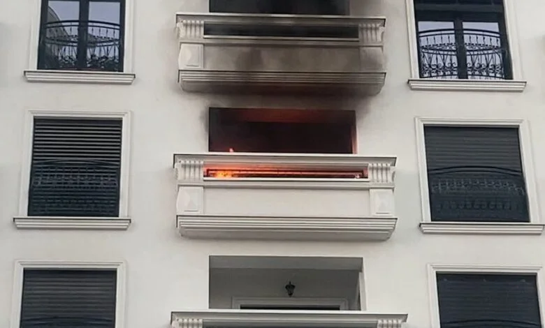 Zjarr në një banesë në Aktash të Prishtinës, ende nuk dihet për të lënduar