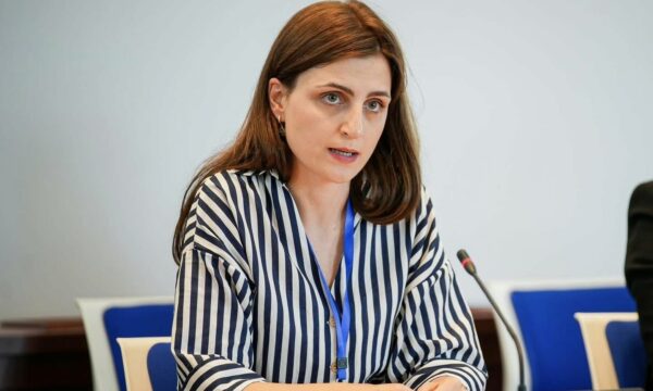 Janina Ymeri “proteston” ndaj vendimit të Kuvendit të LDK’së që i obligon deputetët t’i zbatojnë vendimet e partisë