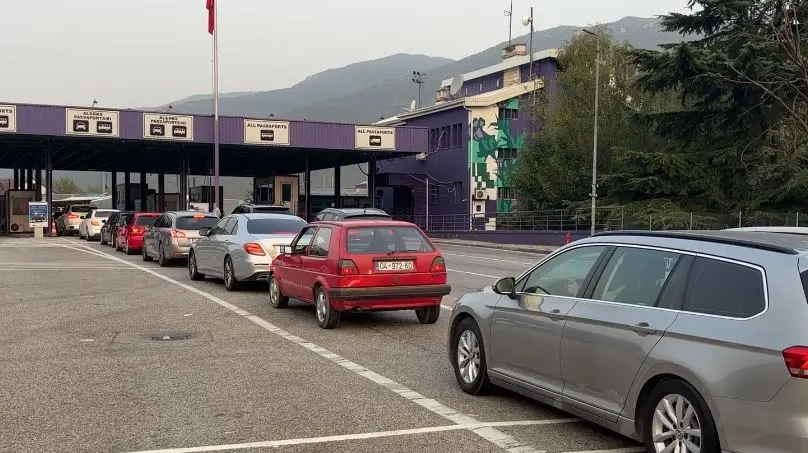 Fundi i gushtit, qytetarët e Kosovës nuk heqin dorë nga bregdeti shqiptar
