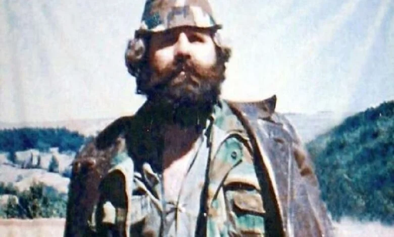 Pamje të rralla: Kur Komandanti Legjendar, Adem Jashari, merrte pjesë në pajtimin e dhjetëra gjaqeve