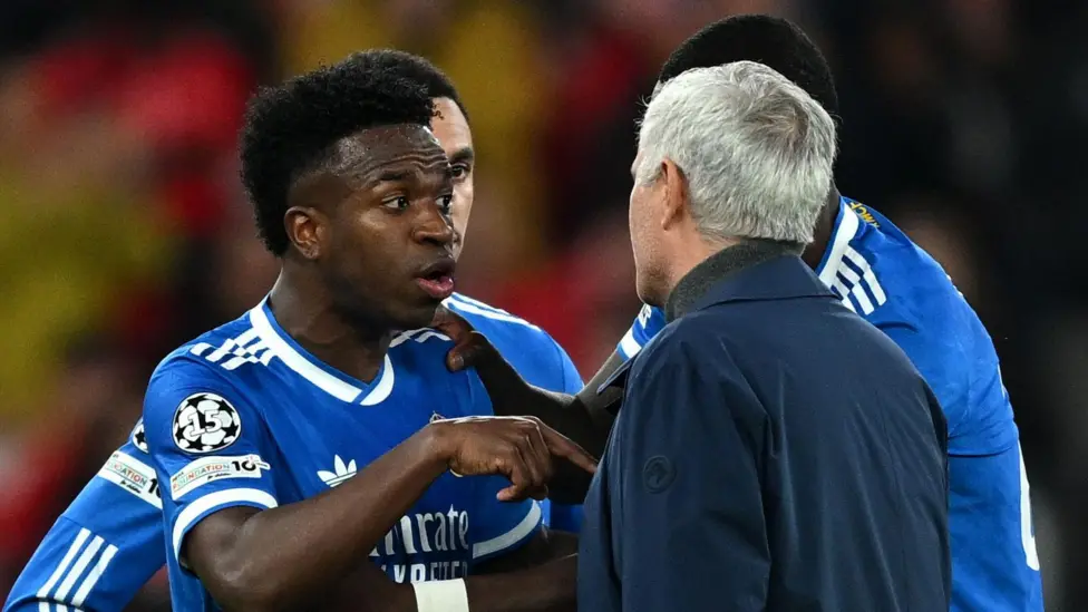 Mourinho thyen heshtjen për të ardhmen e Viniciusit mes interesimit të Arsenalit