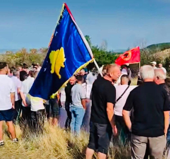 Blerim Latifi: Protesta me flamurin e UÇK-së kundër kishës, injorancë në aksion