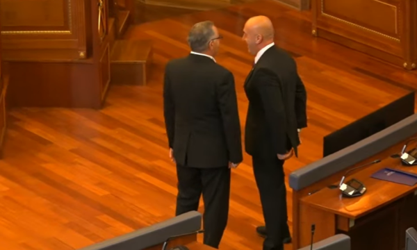 PDK e AAK në Kuvend, prezentë edhe Hamza e Haradinaj