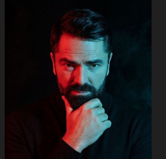 Shkodran Tolaj ngre shqetësimin për mbiemrat: “-viç, -ovski e -is edhe sot?! Seriozisht?!”