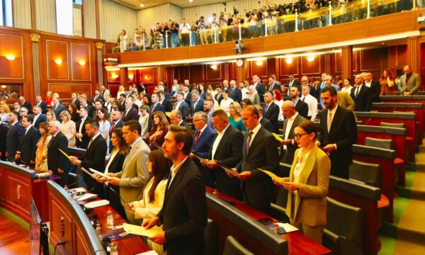 Hoxhaj: PDK s’merr pjesë në takim me Kurtin, s’jemi të interesuar për marrëveshje