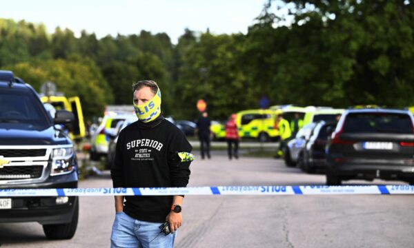 Sulmi me shpatë në një shkollë në Suedi, vdes një person, arrestohet 18 vjeçari