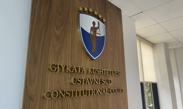 Kushtetuesja “legalizon” Kuvendin e Qeverinë, zgjedhja e Presidentit sfidë deri më 6 tetor