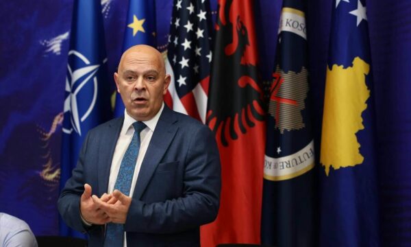 Ardian Gjini thërret konferencë për media
