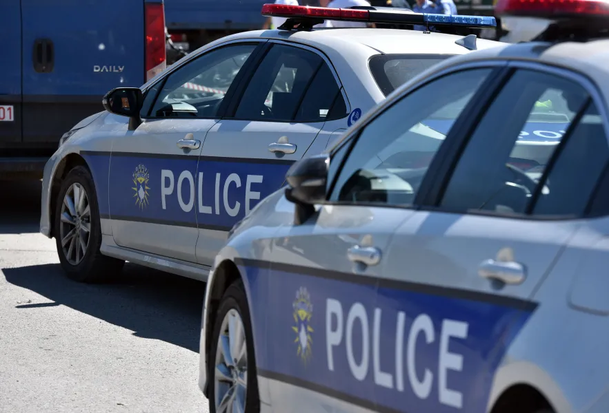 Polici mori 105 eurot e humbura në Aeroport, IPK rekomandon suspendimin e tij