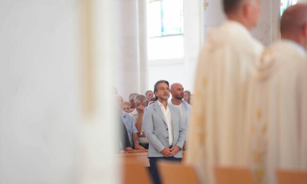 Rama përkujton Nënën Terezë: Simboli më i fuqishëm shqiptar i paqes e shërbimit – Kryeqyteti e ruan me krenari emrin e saj